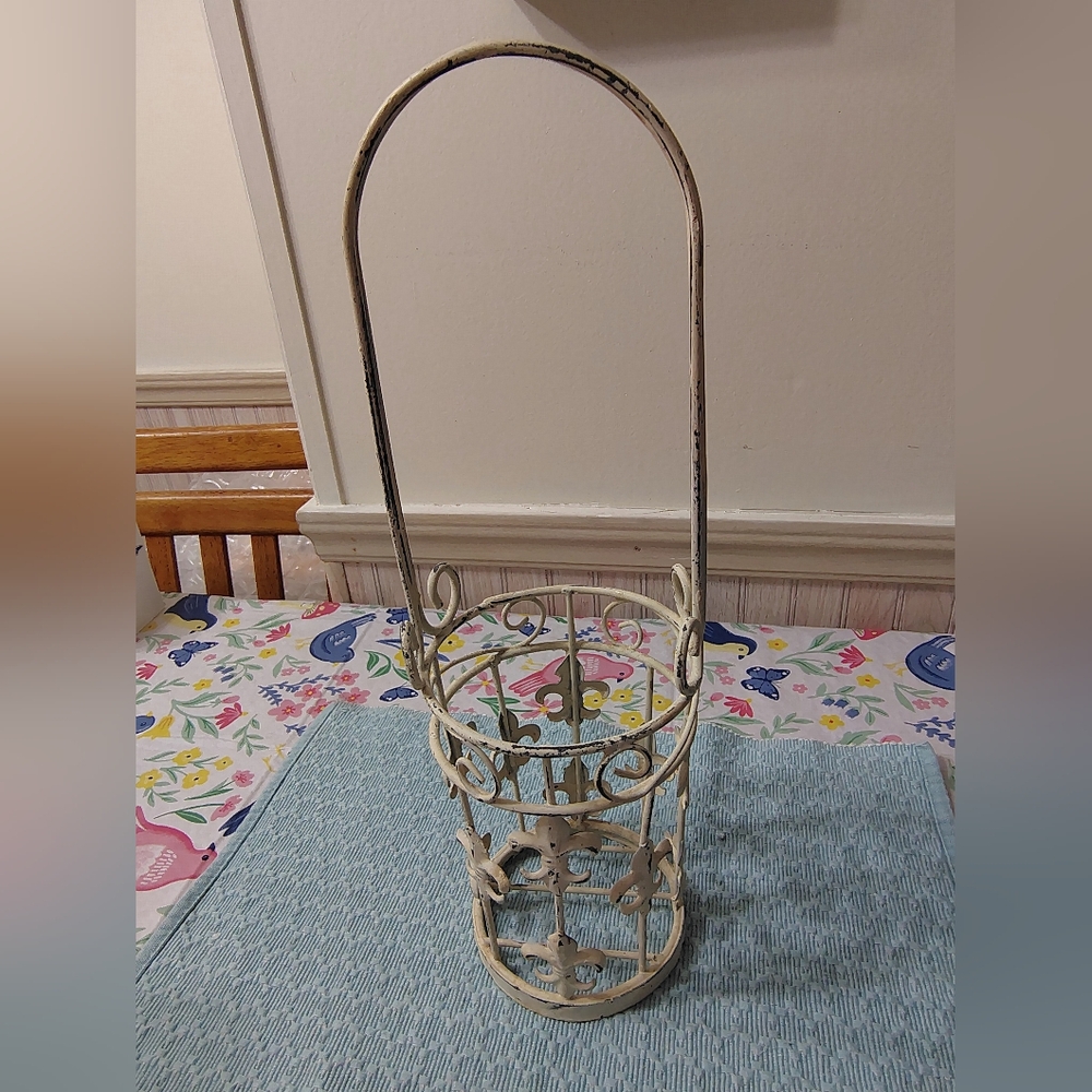 Vintage Cream Distressed Wine Carrier/Holder